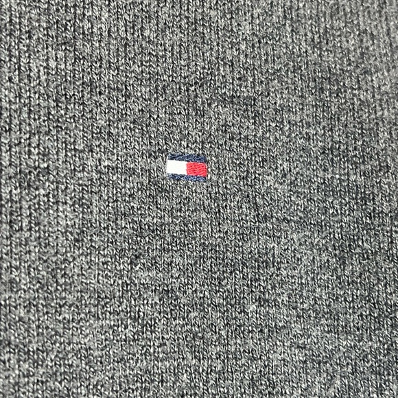 Tommy Hilfiger v neck seater - Picture 3 of 4